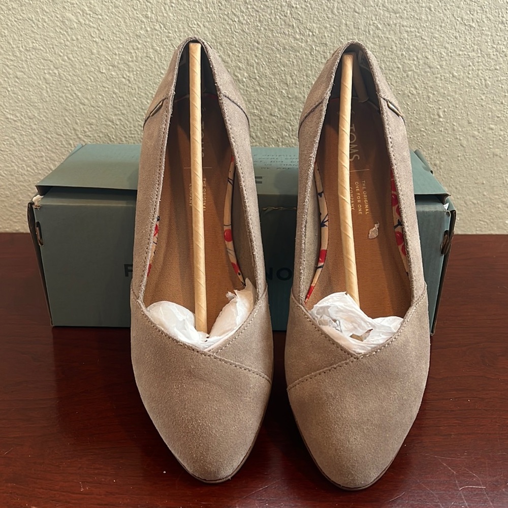 TOMS Julie flats in Desert Taupe size 7.5